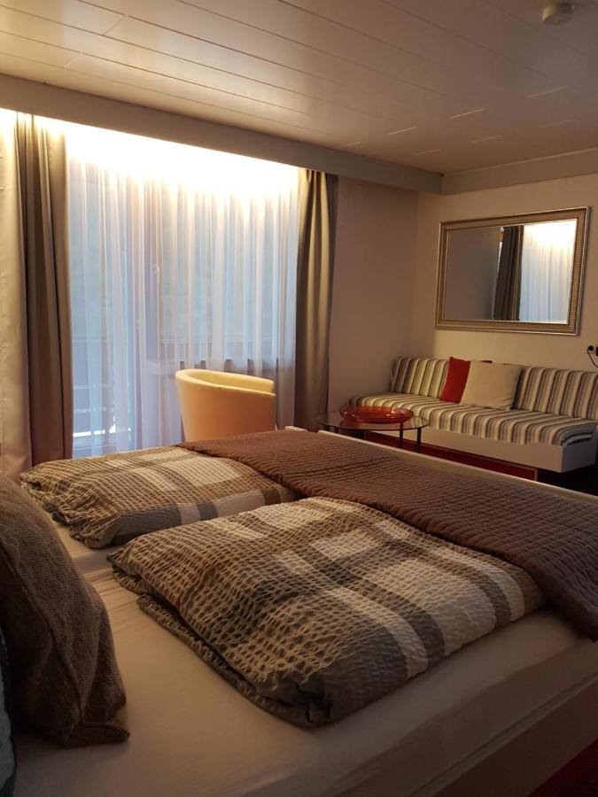 Hotel Restaurant Kniebishoehe 弗罗伊登施塔特 外观 照片